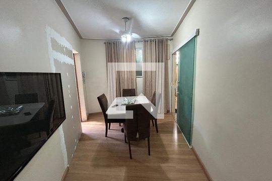 Sala de casa para alugar com 2 quartos, 150m² em Vila Valqueire, Rio de Janeiro