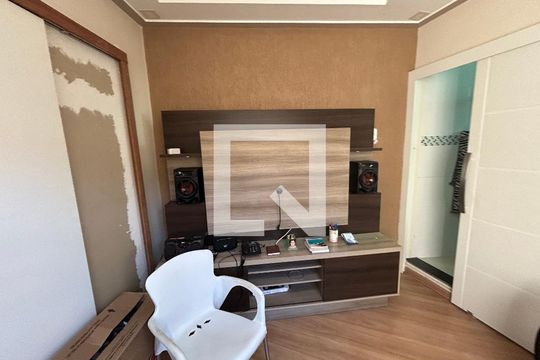 Quarto  de casa para alugar com 2 quartos, 150m² em Vila Valqueire, Rio de Janeiro