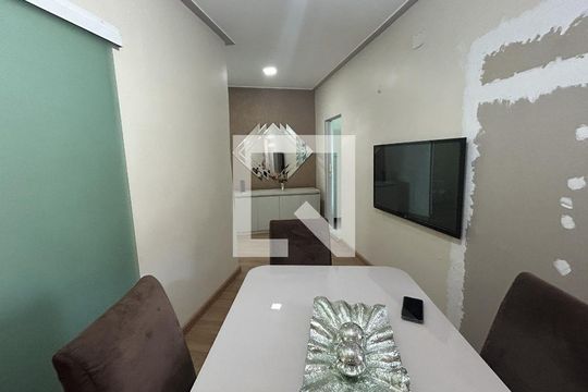 Sala de casa para alugar com 2 quartos, 150m² em Vila Valqueire, Rio de Janeiro