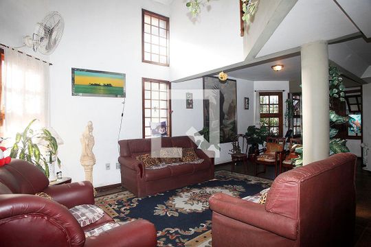 Sala de casa para alugar com 8 quartos, 278m² em Santana, Porto Alegre