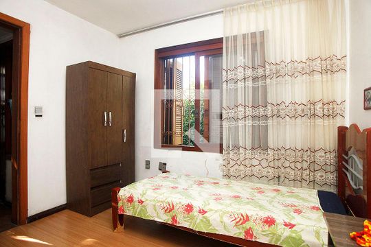 Quarto 1 de casa para alugar com 8 quartos, 278m² em Santana, Porto Alegre