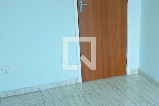 Quarto de casa para alugar com 2 quartos, 55m² em Cabuçu, Nova Iguaçu