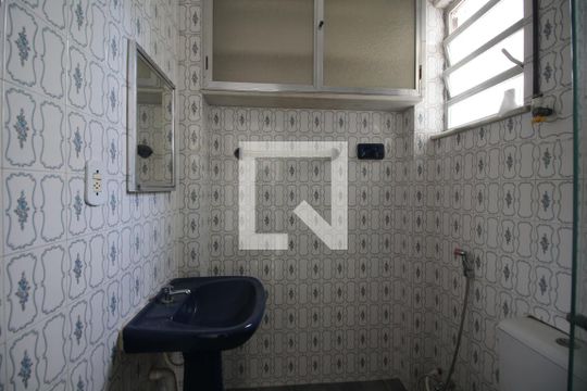 Banheiro de apartamento à venda com 2 quartos, 55m² em Jacarepaguá, Rio de Janeiro