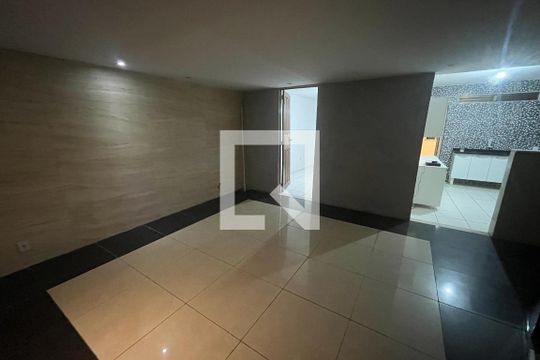 Casa para alugar com 2 quartos, 4m² em Jardim Vinte E Cinco de Agosto, Duque de Caxias