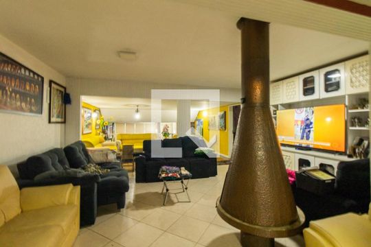 Sala 2 de casa à venda com 6 quartos, 700m² em Pinheirinho, Curitiba