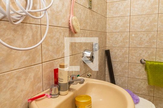 Banheiro da Suíte 1 de casa à venda com 3 quartos, 6m² em Vila Sabrina, São Paulo