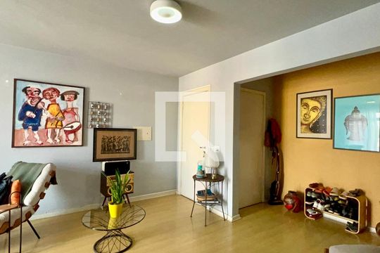 Sala de apartamento à venda com 2 quartos, 72m² em Vila Madalena, São Paulo