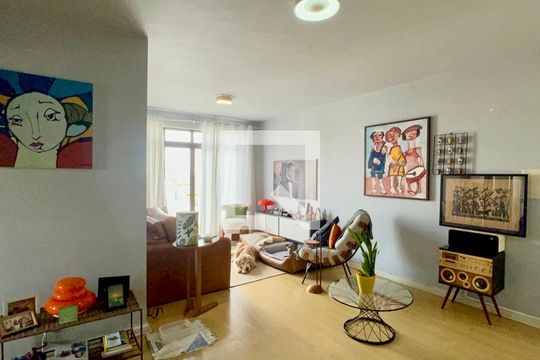 Sala de apartamento à venda com 2 quartos, 72m² em Vila Madalena, São Paulo
