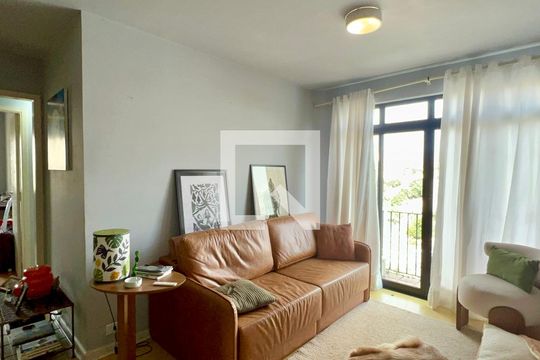 Sala de apartamento à venda com 2 quartos, 72m² em Vila Madalena, São Paulo