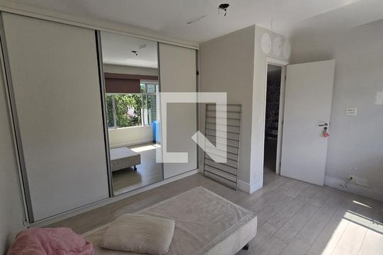 Quarto de apartamento à venda com 2 quartos, 120m² em Vila Valqueire, Rio de Janeiro