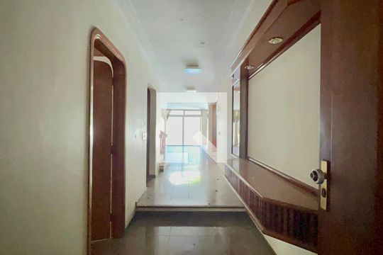 Entrada de casa para alugar com 4 quartos, 420m² em Jardim Paulistano, São Paulo