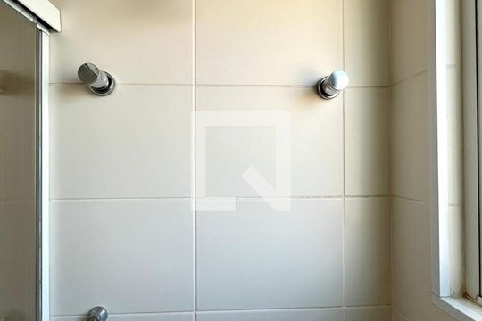 Banheiro de apartamento à venda com 2 quartos, 64m² em Jardim Nova Europa, Campinas