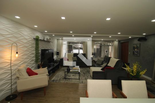 Casa à venda com 3 quartos, 200m² em Vila São José, São Paulo
