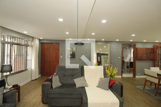 Casa à venda com 3 quartos, 200m² em Vila São José, São Paulo