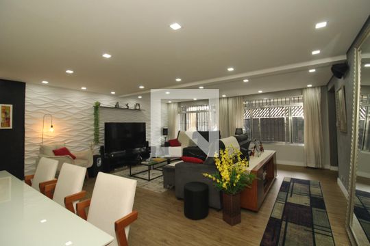 Casa à venda com 3 quartos, 200m² em Vila São José, São Paulo