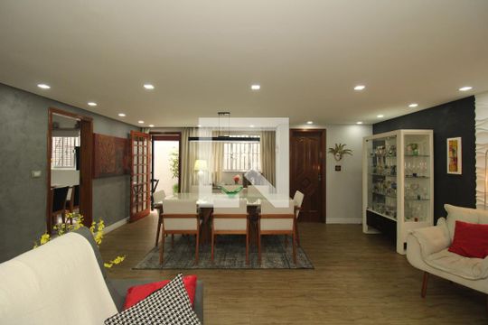 Casa à venda com 3 quartos, 200m² em Vila São José, São Paulo