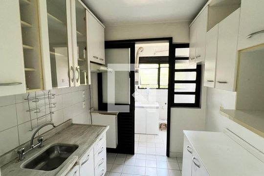 Cozinha de apartamento para alugar com 2 quartos, 55m² em Glória, Porto Alegre