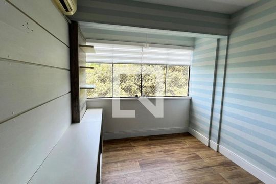 Sala de apartamento para alugar com 2 quartos, 55m² em Glória, Porto Alegre