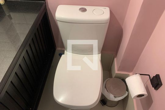 Lavabo de apartamento para alugar com 3 quartos, 154m² em Ponta da Praia, Santos