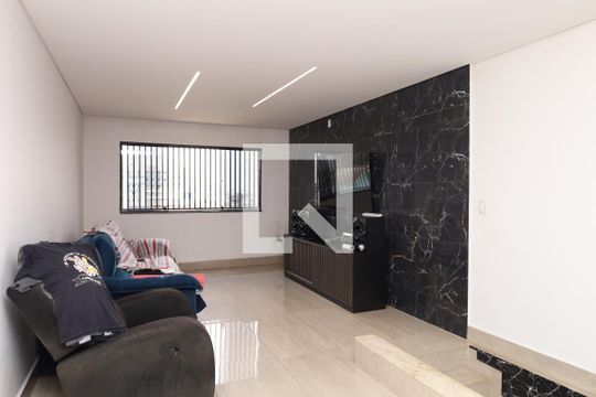 Sala 2 de casa para alugar com 6 quartos, 300m² em Cidade Antônio Estêvão de Carvalho, São Paulo