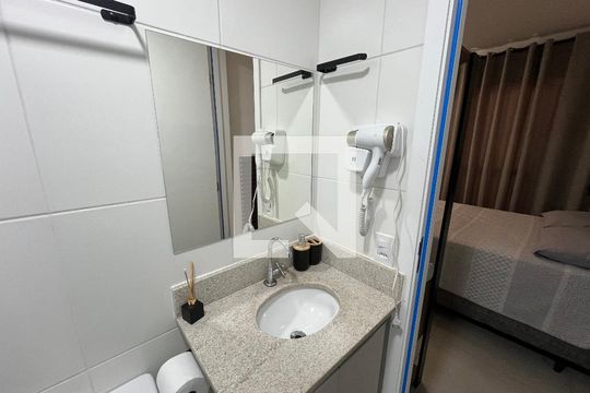 Banheiro de apartamento para alugar com 1 quarto, 25m² em Tucuruvi, São Paulo