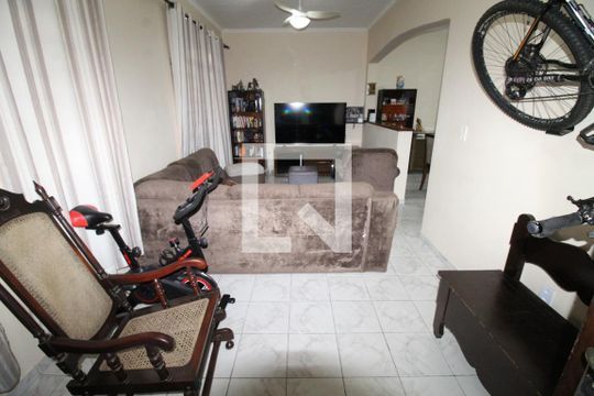 Casa para alugar com 4 quartos, 200m² em Jardim Portugal, São José dos Campos
