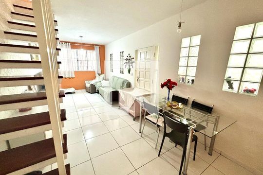 Sala de casa à venda com 5 quartos, 125m² em Jardim Santa Maria, São Paulo
