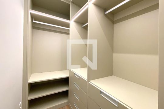 Closet da suíte 1 de apartamento à venda com 3 quartos, 73m² em Santa Efigênia, Belo Horizonte