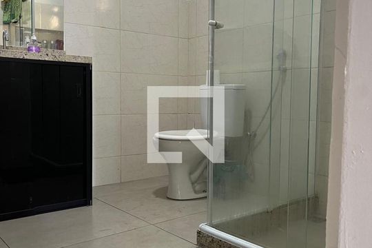 Banheiro de casa à venda com 2 quartos, 90m² em São Domingos, Niterói