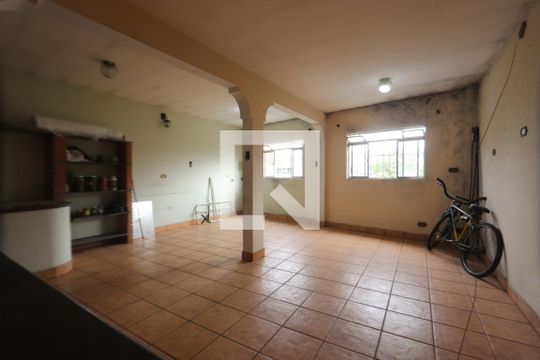 Casa à venda com 4 quartos, 199m² em Cidade Centenário, São Paulo