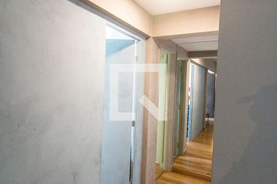 Corredor de apartamento à venda com 3 quartos, 107m² em Empresarial 18 do Forte, Barueri