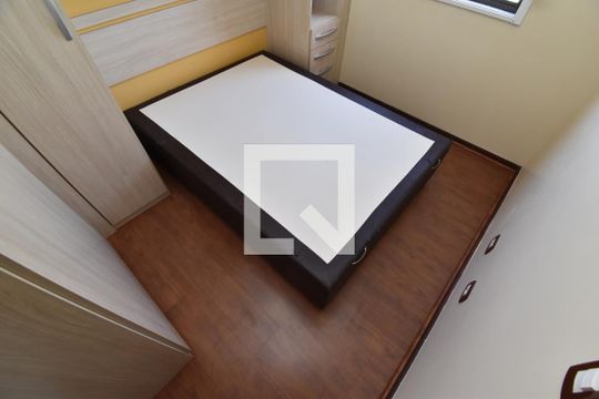 Quarto 1 de apartamento para alugar com 3 quartos, 51m² em Santa Cândida, Curitiba
