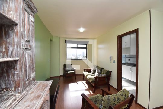 Sala de apartamento para alugar com 3 quartos, 51m² em Santa Cândida, Curitiba