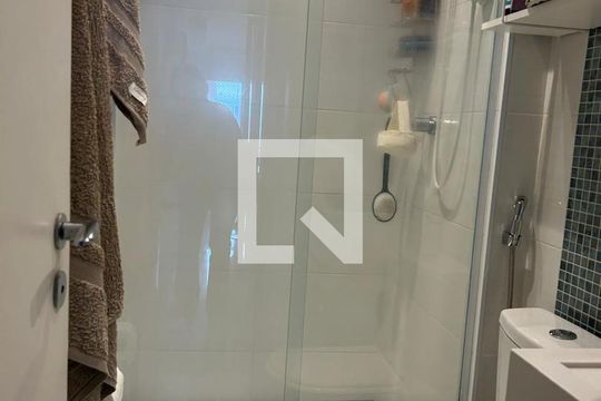 Banheiro de apartamento à venda com 2 quartos, 54m² em Cambuci, São Paulo