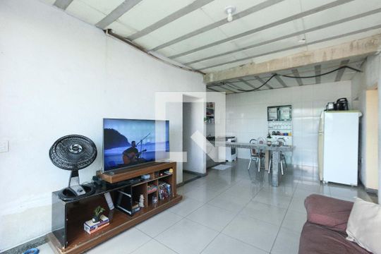 Casa à venda com 5 quartos, 360m² em Água Branca, Contagem