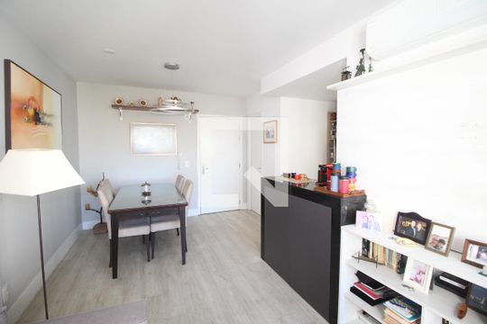 Sala de apartamento à venda com 2 quartos, 67m² em Boa Vista, Porto Alegre