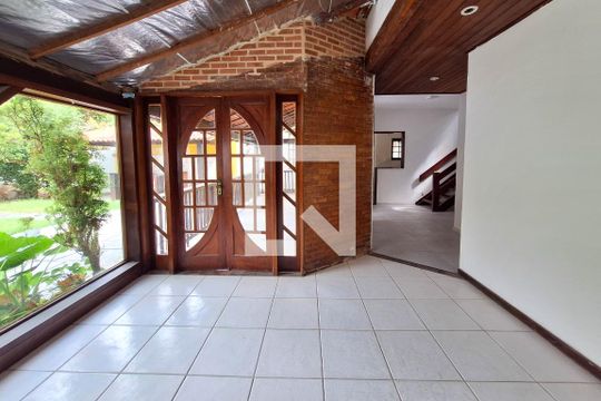 Sala 2 de casa para alugar com 3 quartos, 195m² em Engenho do Mato, Niterói