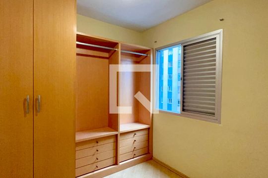 Quarto de apartamento para alugar com 2 quartos, 59m² em Sumaré, São Paulo