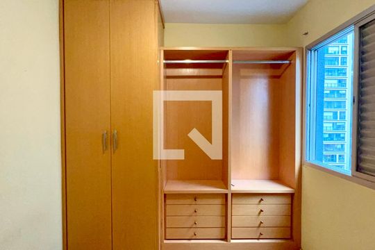 Quarto de apartamento para alugar com 2 quartos, 59m² em Sumaré, São Paulo