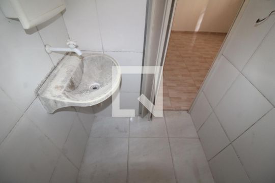Banheiro de casa para alugar com 1 quarto, 65m² em Vila Continental, São Paulo