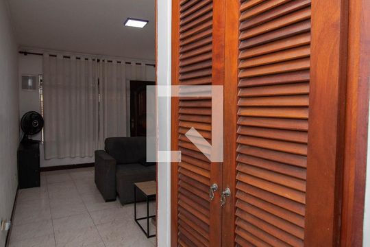 Dispensa de casa à venda com 3 quartos, 188m² em Jardim Marisa, São Paulo