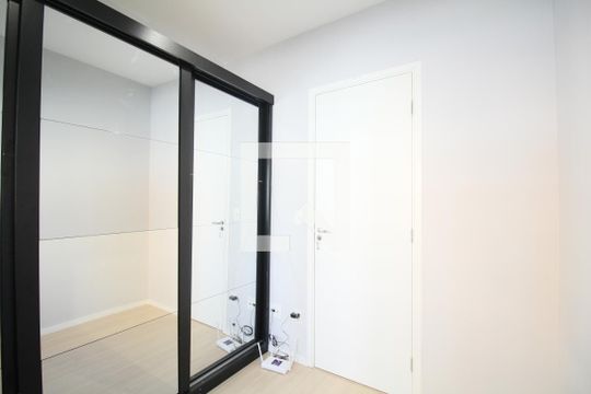 Quarto 1 de apartamento para alugar com 2 quartos, 45m² em Vila Andrade, São Paulo