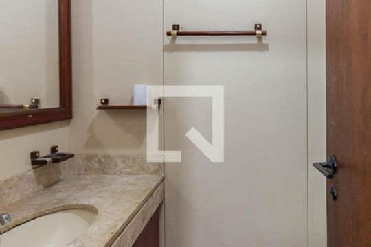 Lavabo de apartamento para alugar com 4 quartos, 174m² em Grajaú, Rio de Janeiro