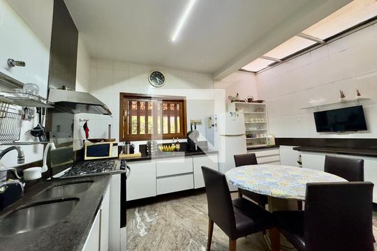 Casa à venda com 7 quartos, 420m² em Cidade Nova, Belo Horizonte
