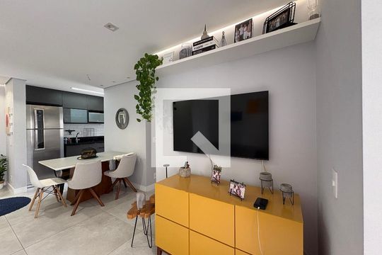 Sala de Estar de apartamento à venda com 2 quartos, 60m² em Vila Pereira Barreto, São Paulo