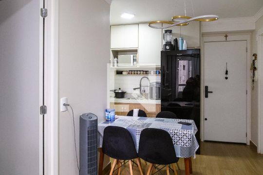 Sala de apartamento para alugar com 2 quartos, 36m² em Vila das Bandeiras, Guarulhos