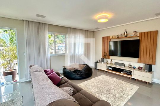 Casa à venda com 3 quartos, 240m² em Vila Moreira, Guarulhos