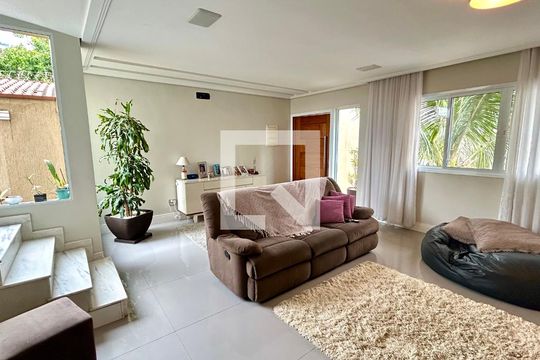 Sala de casa à venda com 3 quartos, 240m² em Vila Moreira, Guarulhos