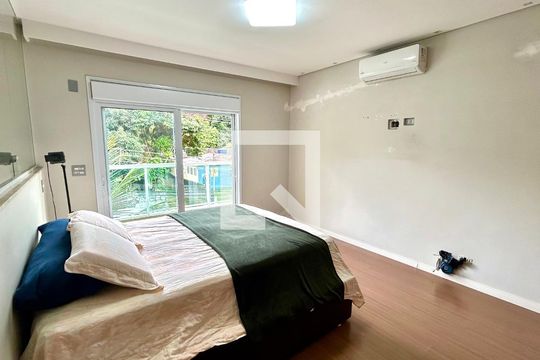 Quarto Suíte 1 de casa à venda com 3 quartos, 240m² em Vila Moreira, Guarulhos