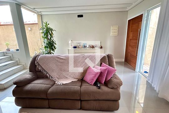 Sala de casa à venda com 3 quartos, 240m² em Vila Moreira, Guarulhos